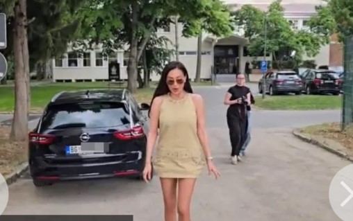 Ceca u šestoj deceniji ima brutalno tijelo: Otkrila šta jede za doručak, ovo je tajna njene vitke linije Ceca u šestoj deceniji ima brutalno tijelo: Otkrila šta jede za doručak, ovo je tajna njene vitke linije - featured image