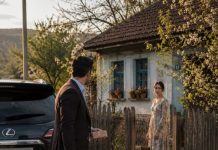 Bogataš se vratio u selo nakon 16 godina kako bi zatražio oprost od majke — ali žena na vratima otkrila je tajnu koja mu je zauvijek promijenila život Bogataš se vratio u selo nakon 16 godina kako bi zatražio oprost od majke — ali žena na vratima otkrila je tajnu koja mu je zauvijek promijenila život - featured image