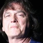 U jeku estradnih razvoda, Zdravko Čolić SE RAZVODI zbog vanbračnog sina A kad vidite ko je u pitanju ZANIJEMIT ĆETE OD ŠOKA: Sve ove godine nam bio pred nosom U jeku estradnih razvoda, Zdravko Čolić SE RAZVODI zbog vanbračnog sina A kad vidite ko je u pitanju ZANIJEMIT ĆETE OD ŠOKA: Sve ove godine nam bio pred nosom - featured image