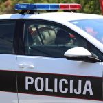 Maloljetnica hladnim oružjem povrijedila dvije djevojčice u školskom dvorištu