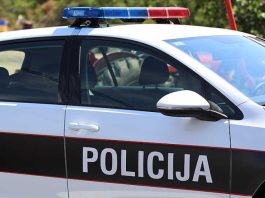 Maloljetnica hladnim oružjem povrijedila dvije djevojčice u školskom dvorištu